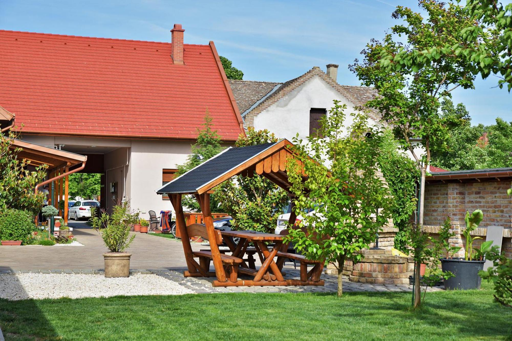 Makotel Apartmanhaz Exterior photo